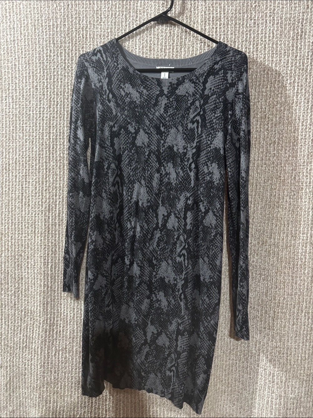 Old Navy Long Sleeve Gray Snake-Print Dress